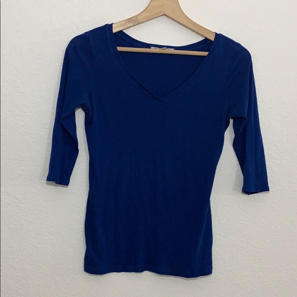 🛍Gap midsleeve vneck tee-xs